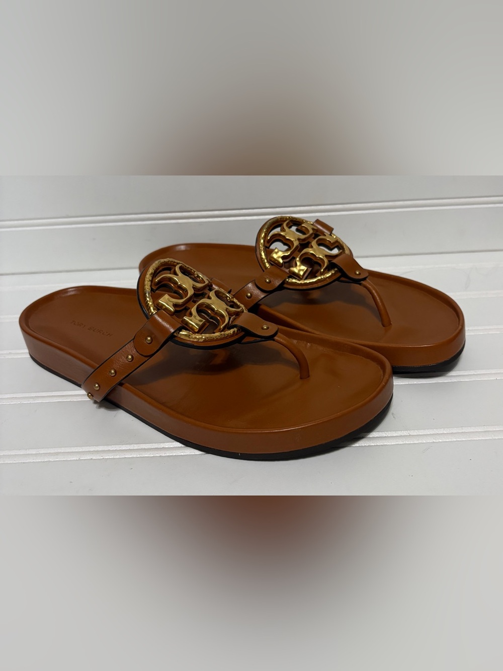 TORY BURCH Miller Vintage Plaque Cloud Sandals Flip Flops Women Size 9 Excellent